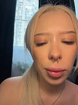 צ'אט XXX בשידור חי של MaryChanXO
