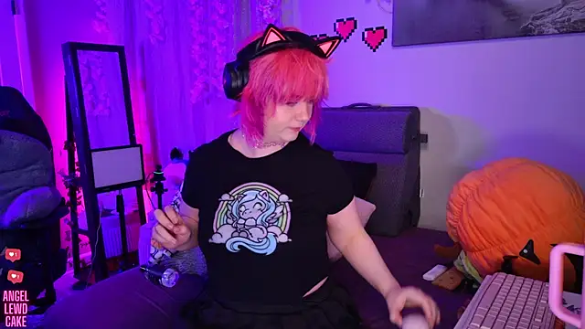 Czat XXX na żywo – Angel-Lewd-Cake