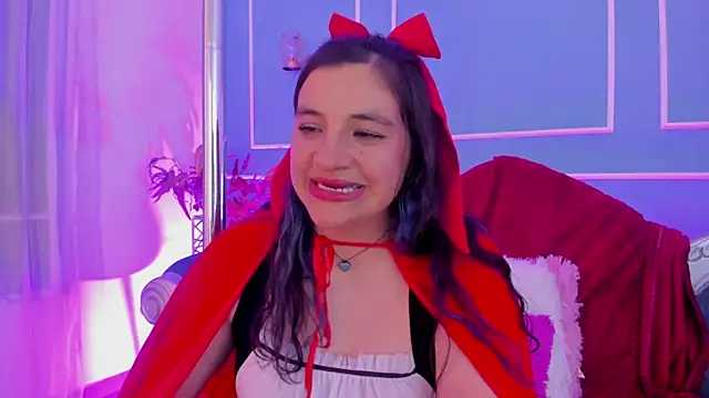 TaraTaylorr's Live XXX Chat