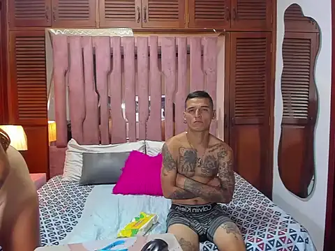 Chat +18 de LucyANDmarcos ao vivo
