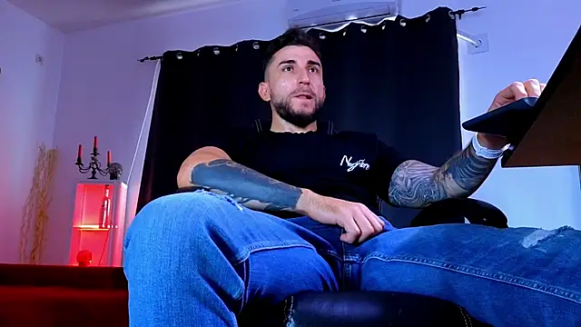 MightyAaron66 Live XXX-Chat