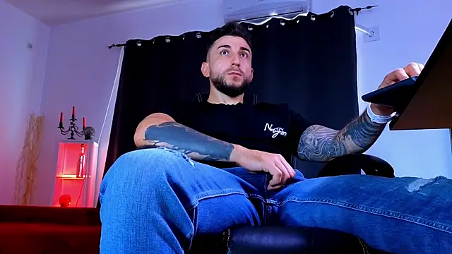 MightyAaron66 Live XXX-Chat