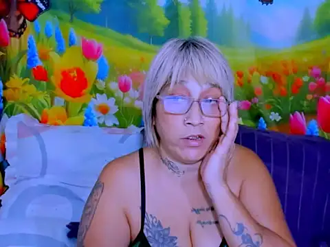 indianroxy Adlı Modelin Canlı XXX Sohbeti