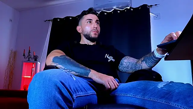 MightyAaron66 live XXX chat