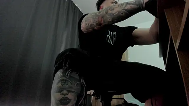 XXX chat uživo modela TonyWinston