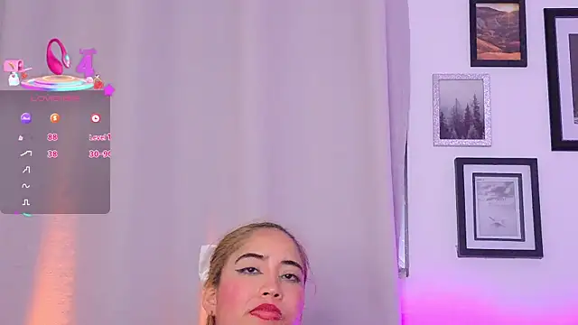 ScarlettAndClark Chat XXX live