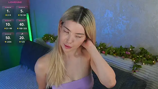 LindaThackerr Live XXX-chat