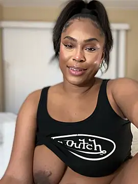 Chat XXX ao vivo de CandyLuxxxx