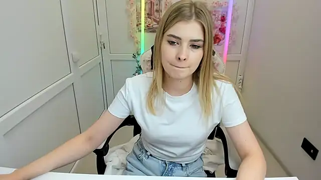 צ'אט XXX בשידור חי של BrielleStorm