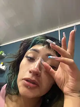 baby_akuma_'s Live XXX Chat