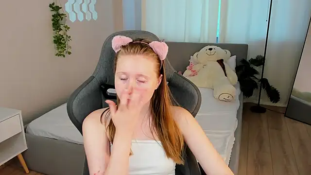 LiliTiny Chat XXX in diretta