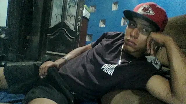 AlexAlejandro13 Adlı Modelin Canlı XXX Sohbeti