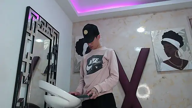 GOLDEN_BOSS Live XXX-chat