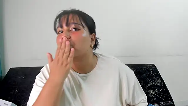 Онлайн чат XXX littleivanna09