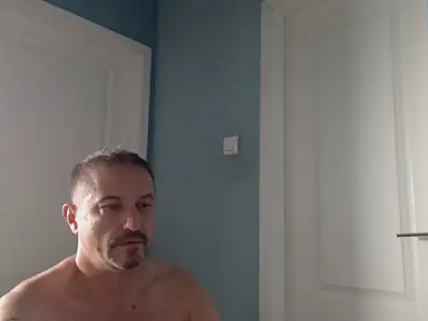 Онлайн чат XXX MisterFaithRO