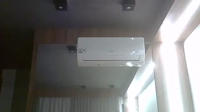 SkinnyKitten's Live XXX Chat