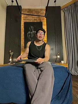צ'אט XXX בשידור חי של GrayAndrews