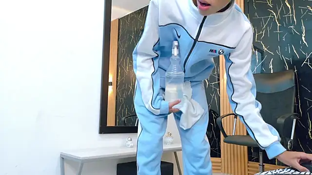 ValeriHot_1 Adlı Modelin Canlı XXX Sohbeti