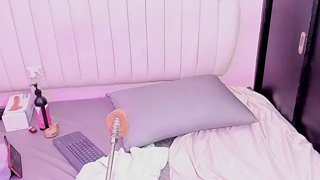 sharlotthe_bigass' Live XXX Chat