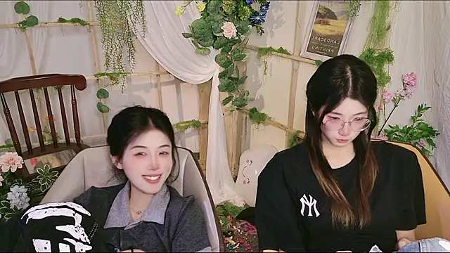 XXX chat uživo modela GuLuGroup