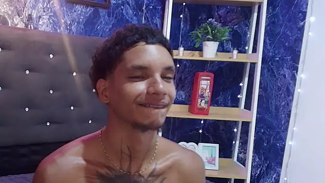 צ'אט XXX בשידור חי של kai_storm77