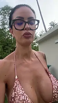 Chatroom XXX en direct de Helena_Karel