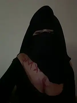 Hijabi_HotGirls Adlı Modelin Canlı XXX Sohbeti