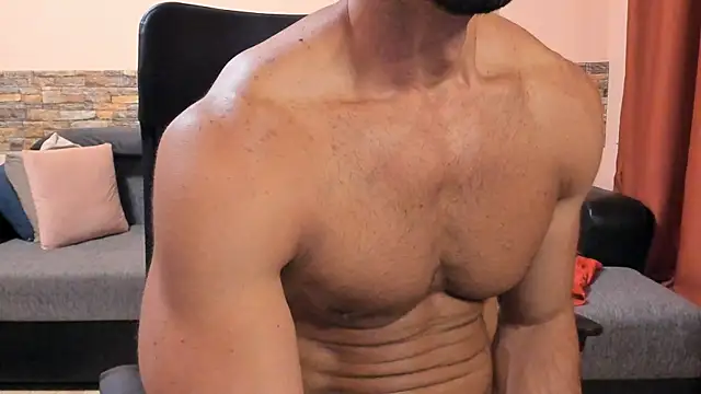HotHunkTrainer live XXX chat