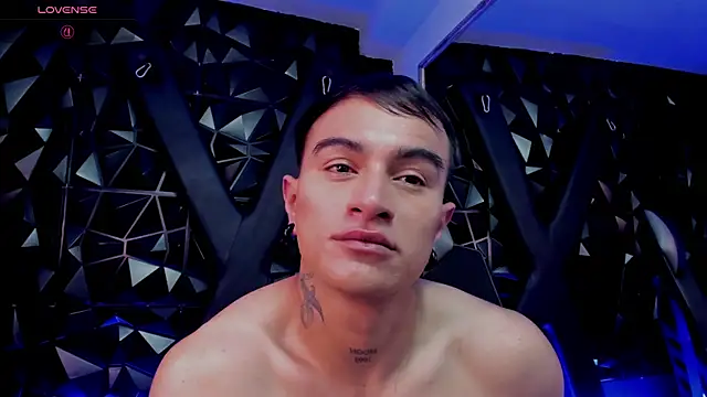 LiamDeeps live XXX chat