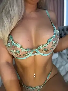 دردشة PinaColaBoom الجنسية المباشرة