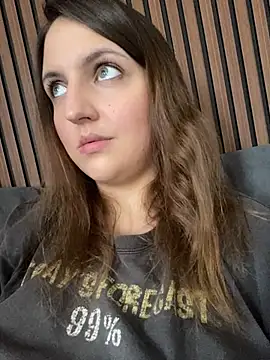AliceDesmee Adlı Modelin Canlı XXX Sohbeti