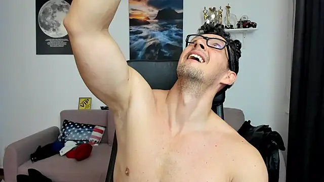 BrutusK08 লাইভ XXX চ্যাট
