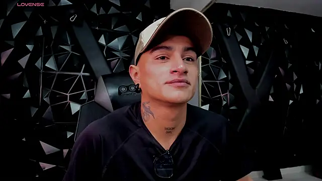 LiamDeeps Live XXX Chat