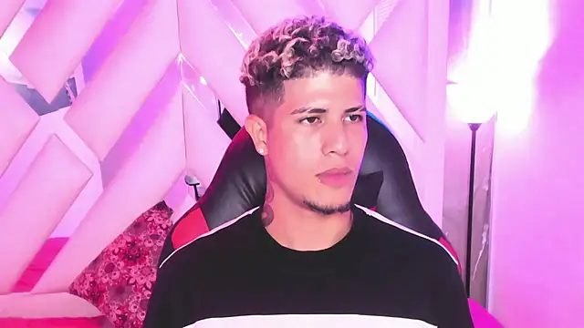 dominic_connor Chat XXX live