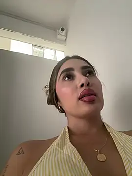Annyy_Rosse Adlı Modelin Canlı XXX Sohbeti
