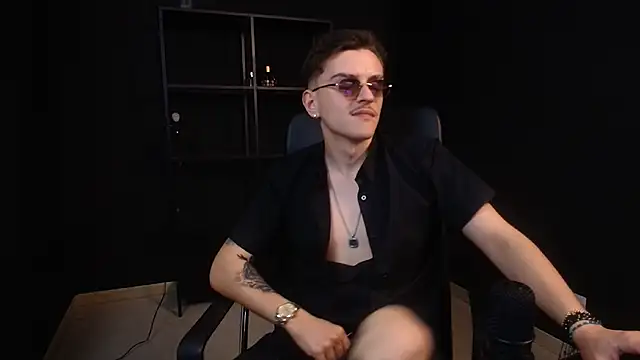 FelixStarkk Adlı Modelin Canlı XXX Sohbeti