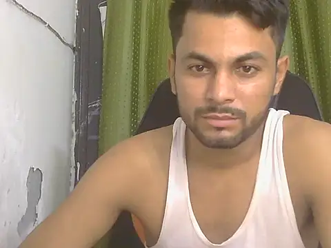 Stubborndesiboy: онлайн-секс-чат
