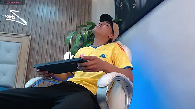 Chat +18 de Colby_driscoll ao vivo