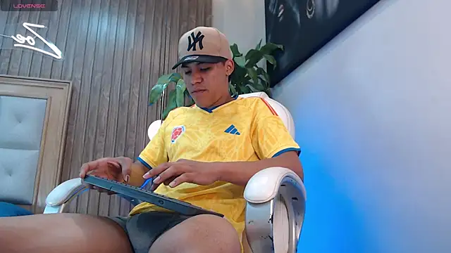 Онлайн чат XXX Colby_driscoll