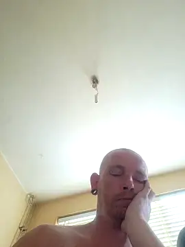 piercingpik Live XXX-chat