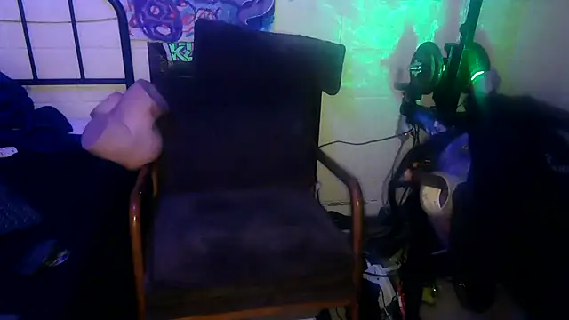 Chatroom XXX en direct de k1oudE