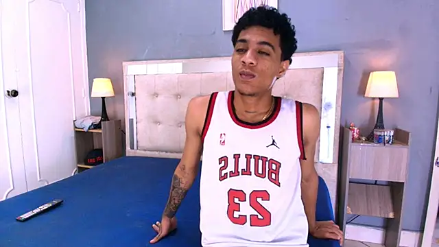 XXX chat uživo modela _Thiago12
