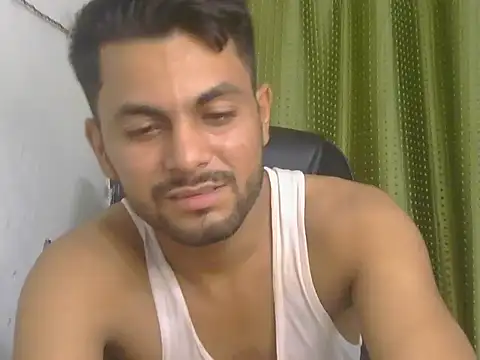 Stubborndesiboy: онлайн-секс-чат