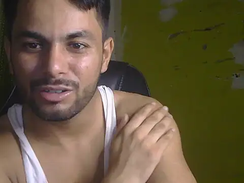 Stubborndesiboy: онлайн-секс-чат