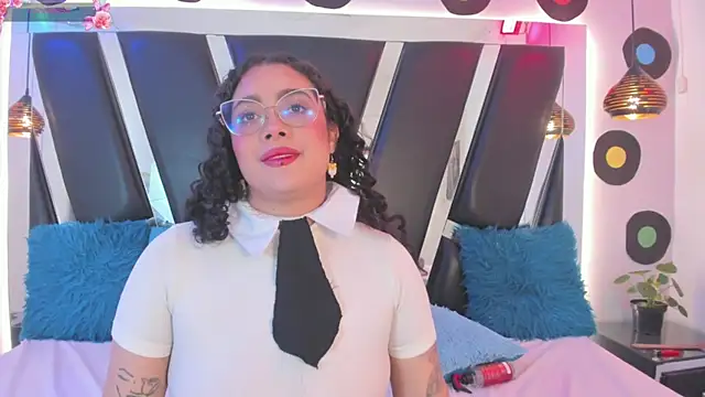 antonelllepiercee Adlı Modelin Canlı XXX Sohbeti