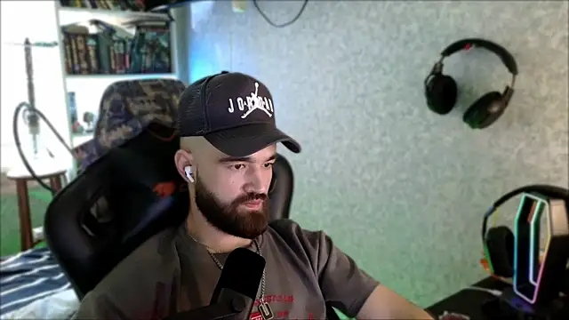 دردشة _Serious_Man الجنسية المباشرة