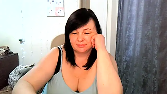 Онлайн чат XXX EmilyaLooo