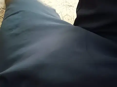 Онлайн чат XXX UncutlovingGuy