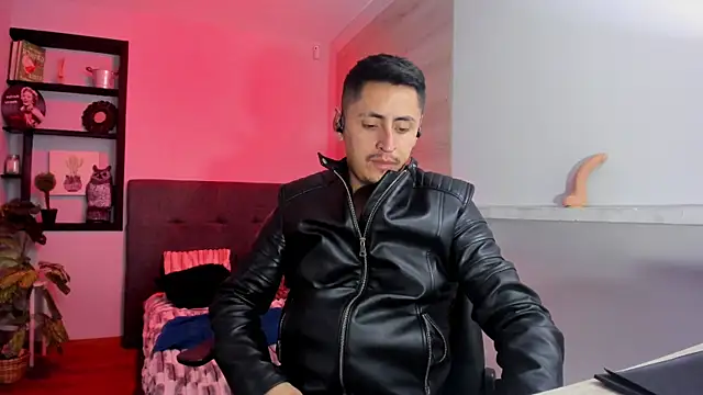 kevin_23_ Adlı Modelin Canlı XXX Sohbeti