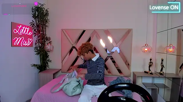 Živý XXX chat Anyelo_Twink